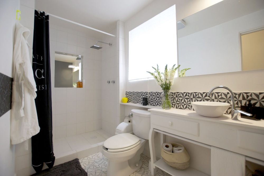 Black & White Apartment Room, Multiple Beds, Non Smoking 27