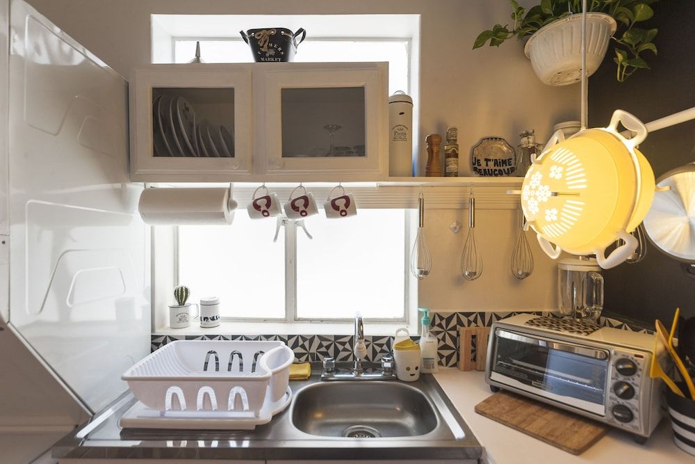 Black & White Apartment Room, Multiple Beds, Non Smoking 19