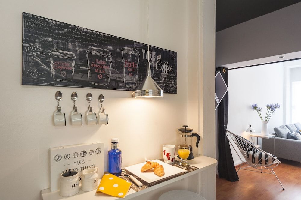 Black & White Apartment Room, Multiple Beds, Non Smoking 20