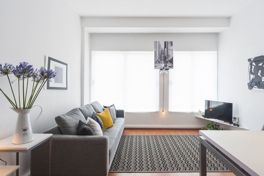 Black & White Apartment Room, Multiple Beds, Non Smoking 21