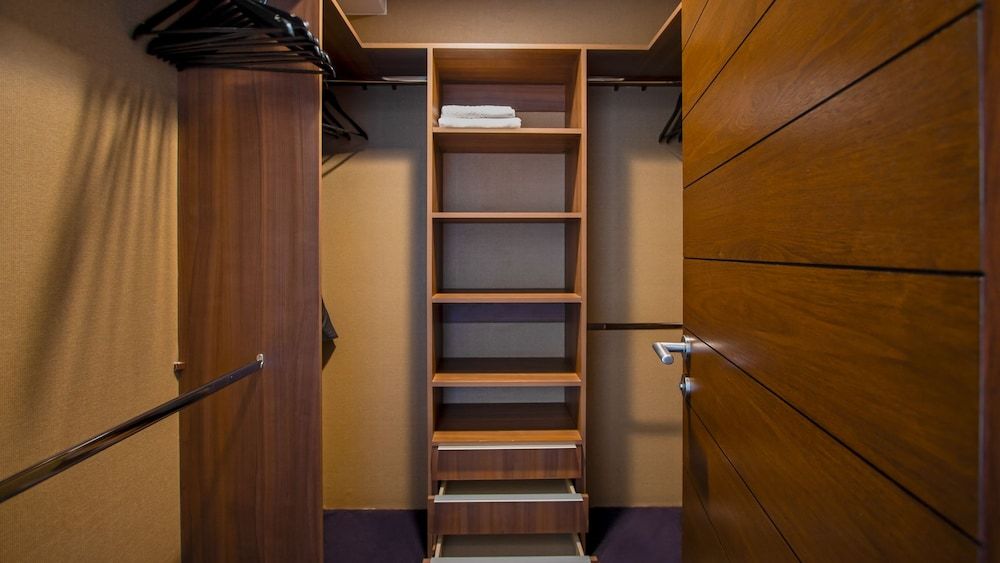 Miyana Luxury Suites Apartment, Multiple Beds 8