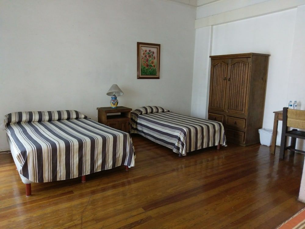 Anys Bed and Breakfast Basic Triple Room, 3 Twin Beds 2