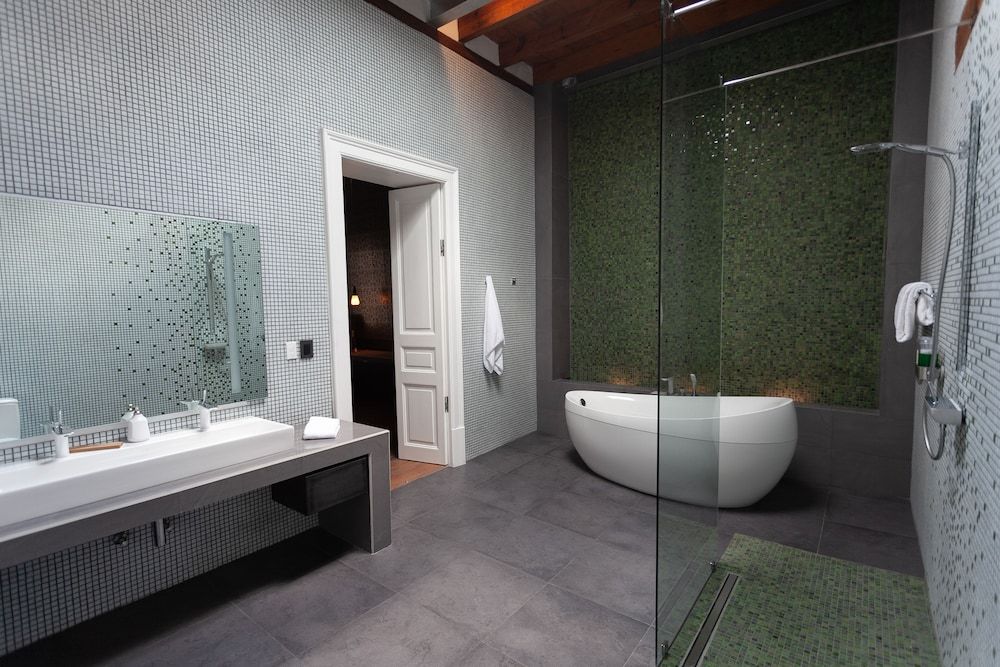 Design Hotel MUMEDI Romantic Suite, 1 King Bed, Balcony, City View 9