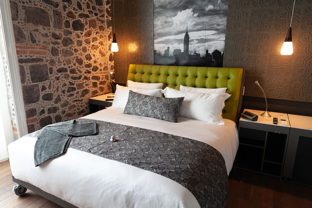 Design Hotel MUMEDI Romantic Suite, 1 King Bed, Balcony, City View 2