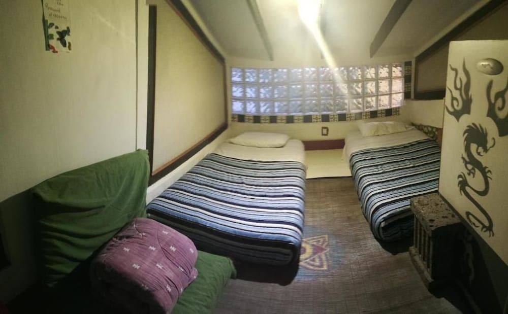 Hostel Mexico DF Airport Economy Triple Room 5