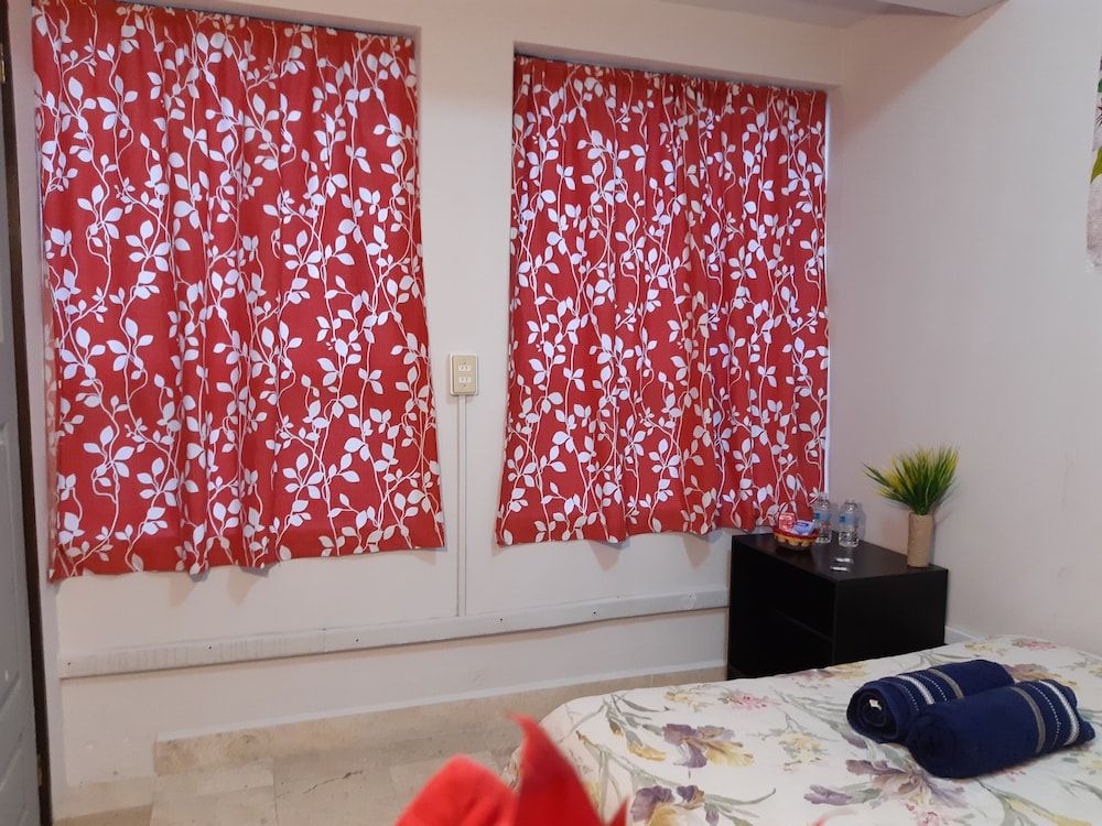 Alameda House Standard Double Room, 1 Queen Bed, Shared Bathroom 8