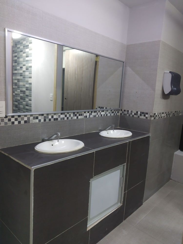 Alameda House Quadruple Room, Shared Bathroom 15