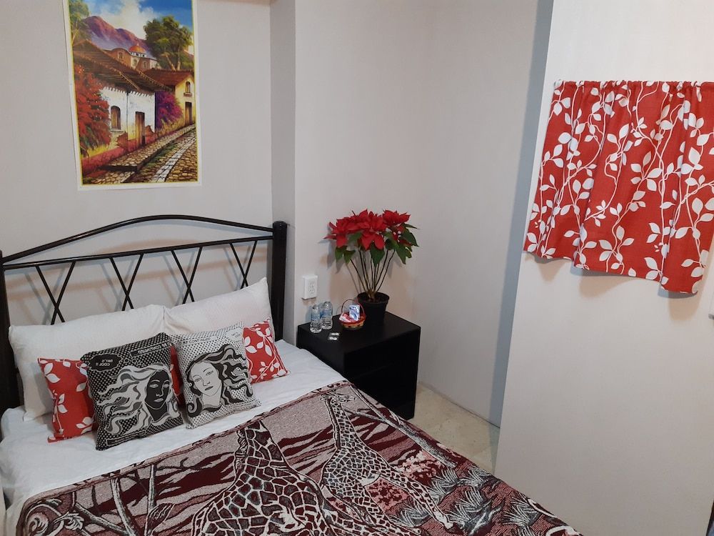 Alameda House Standard Double Room, 1 Queen Bed, Shared Bathroom 19