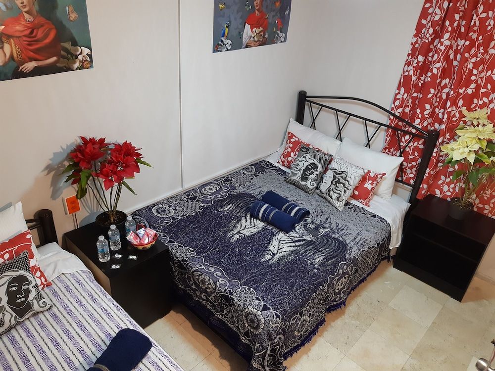 Alameda House Quadruple Room, Shared Bathroom 2