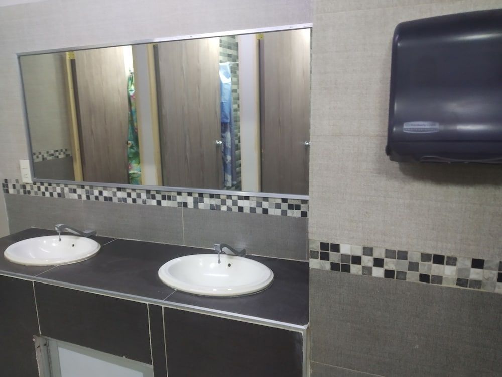 Alameda House Quadruple Room, Shared Bathroom 14