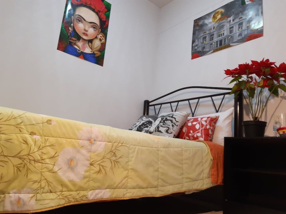 Alameda House Standard Double Room, 1 Queen Bed, Shared Bathroom 7