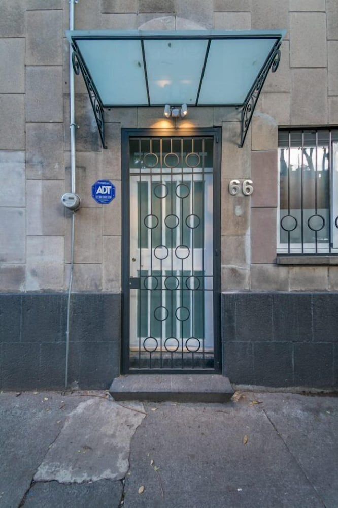 undefined JUUB Newly Renovated cozy apt w/terrace at La Roma 5