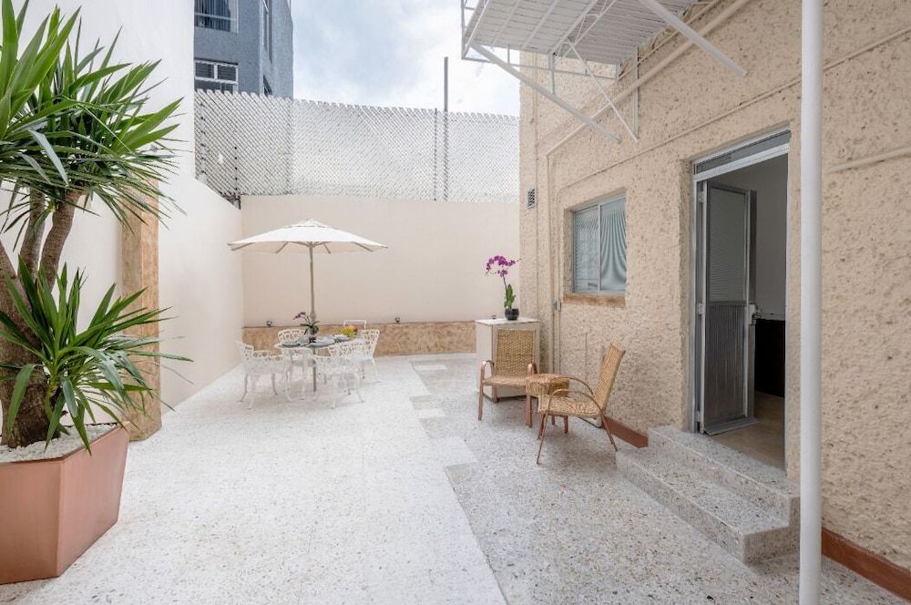 Porterfield Suites Deluxe Suite 7