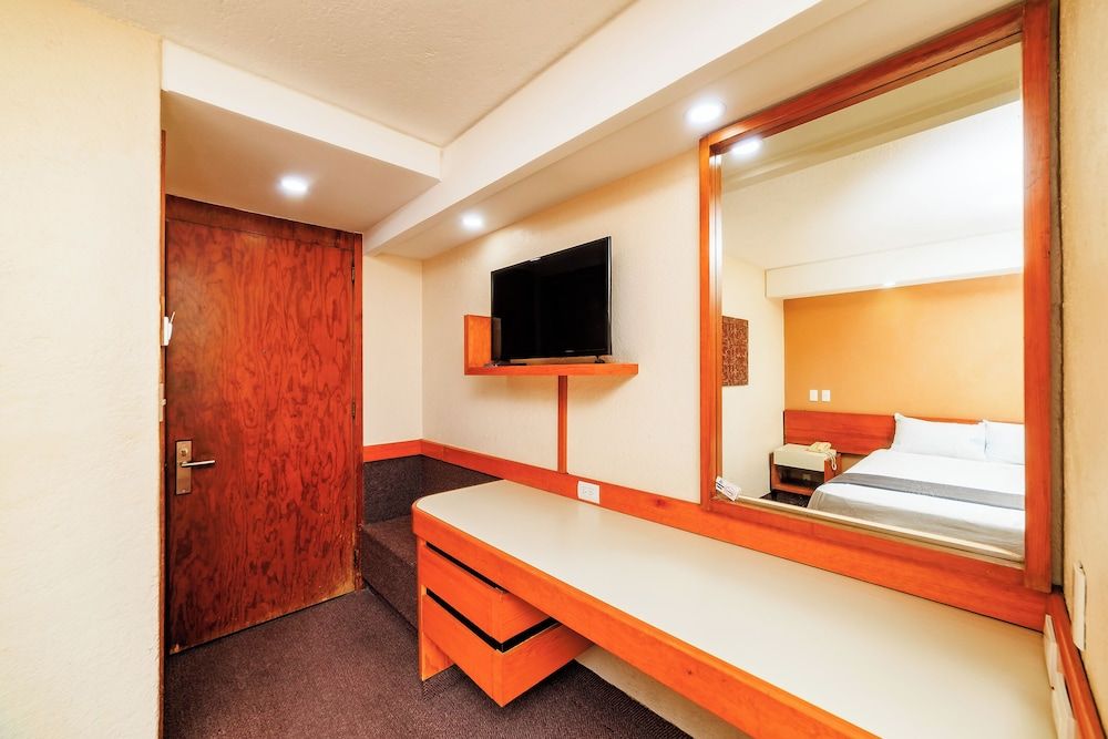 OYO Hotel Hidalgo Standard Room 6