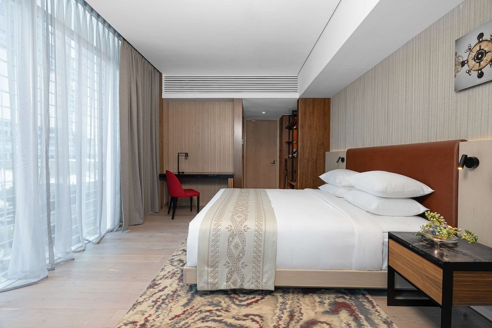 Deluxe Room, 1 King Bed, Terrace, City View