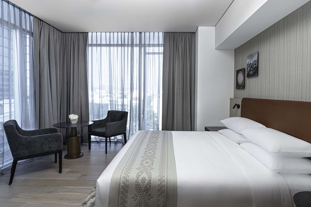 Standard Room, 1 King Bed, City View