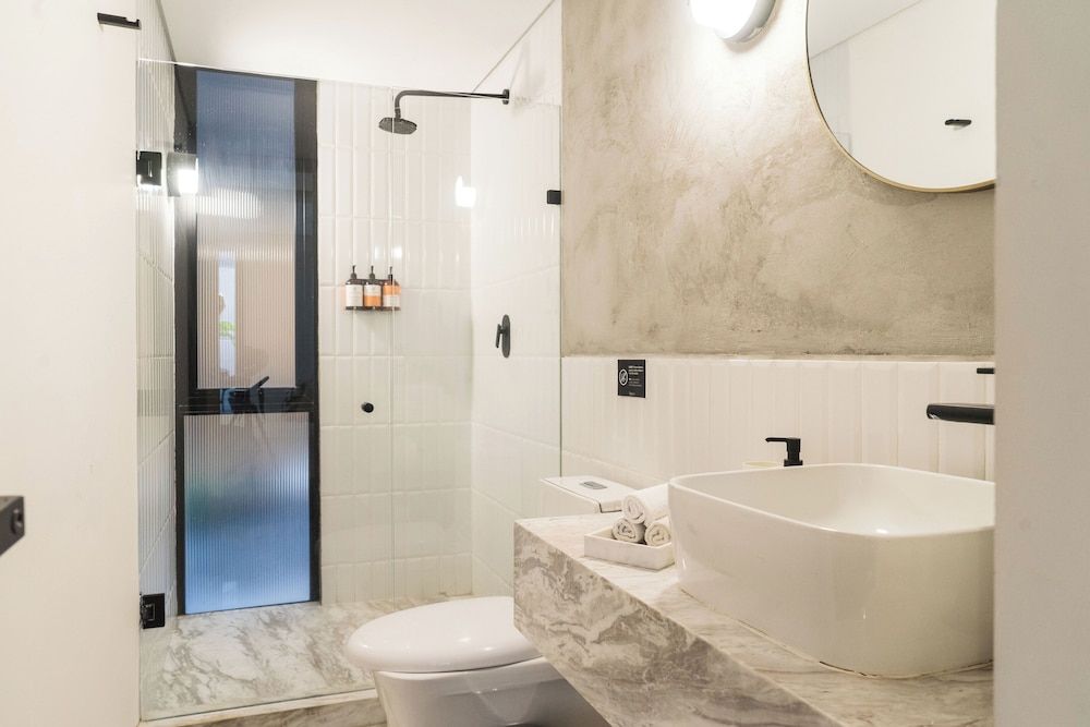 ULIV Edgar Allan Poe Premier Apartment 4