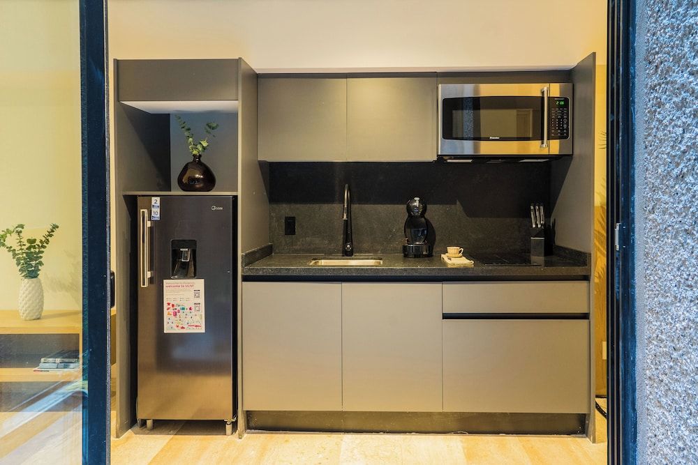 ULIV Edgar Allan Poe Premier Apartment 5