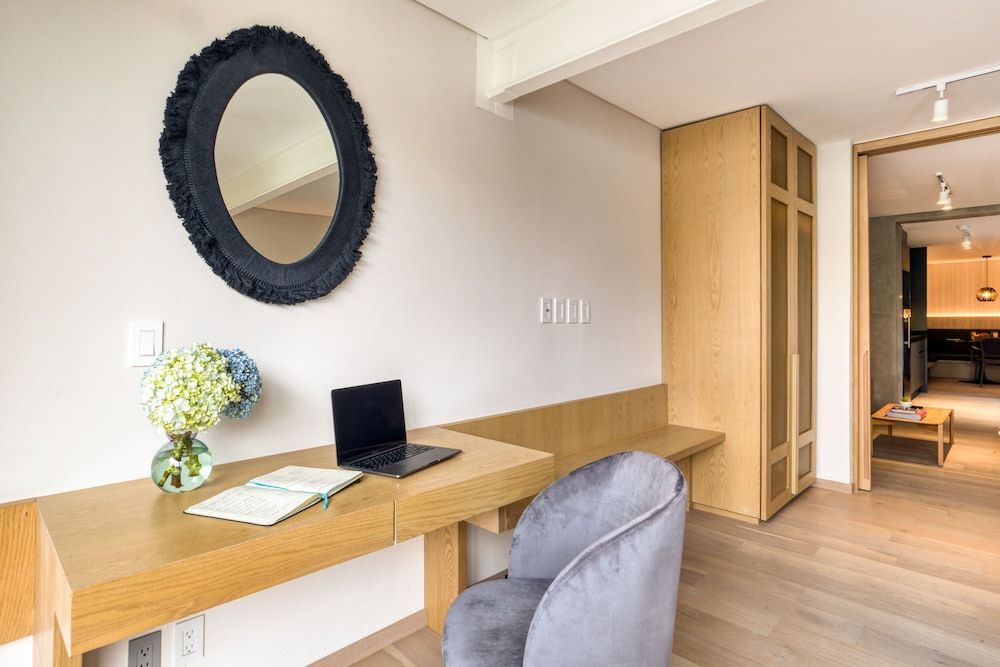 ULIV Edgar Allan Poe Standard Apartment with Balcony 7