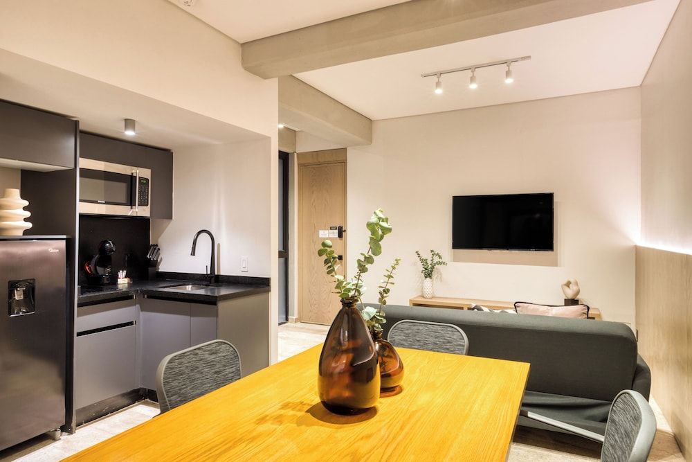 ULIV Edgar Allan Poe Premier Apartment 6