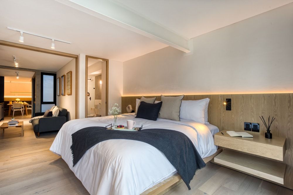 ULIV Edgar Allan Poe Standard Apartment with Balcony 2