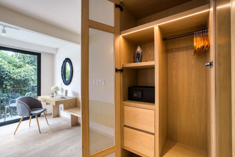 ULIV Edgar Allan Poe Standard Apartment with Balcony 6