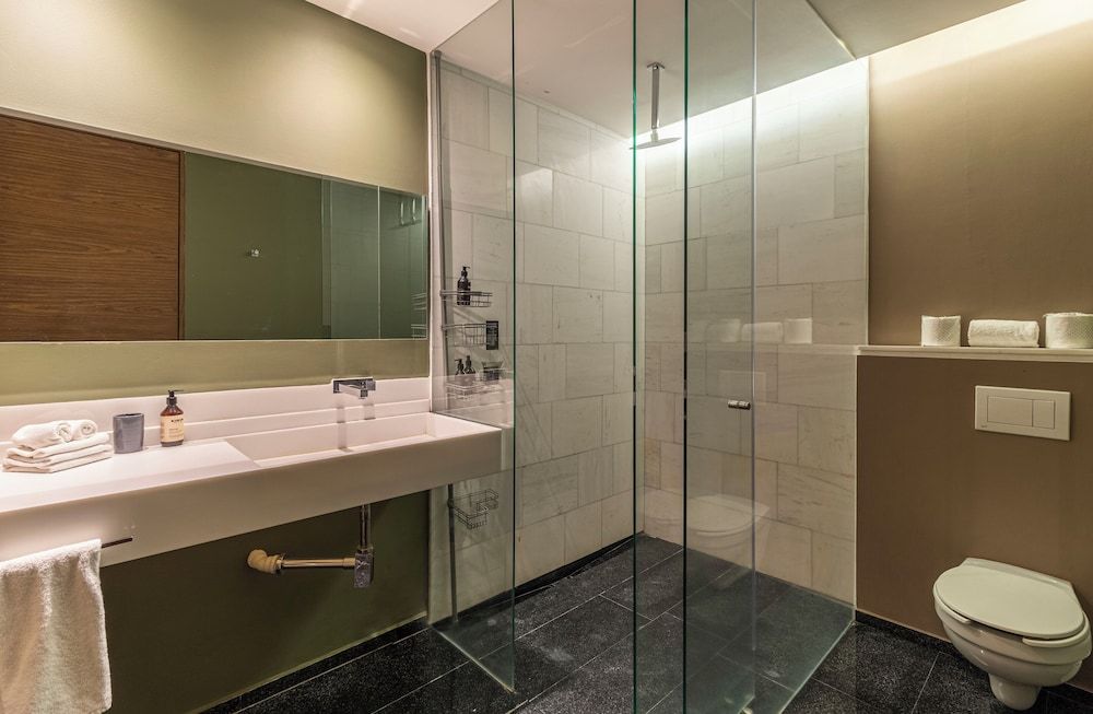 Magenta by Kukun Design Apartment 17