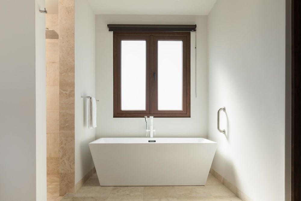 Deep Soaking Bathtub