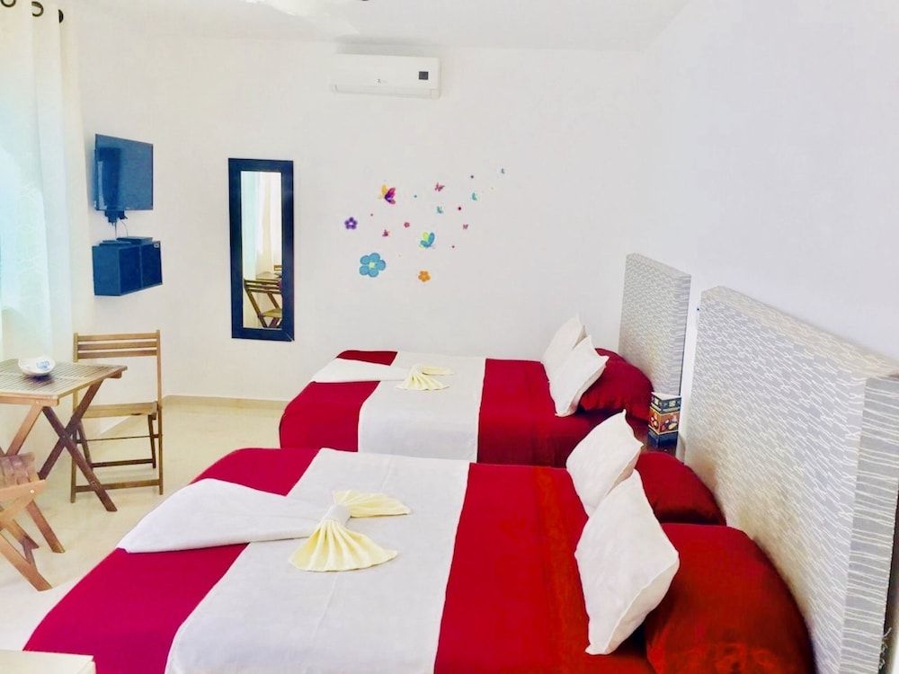 Aquamarina Suites Family Quadruple Room 4