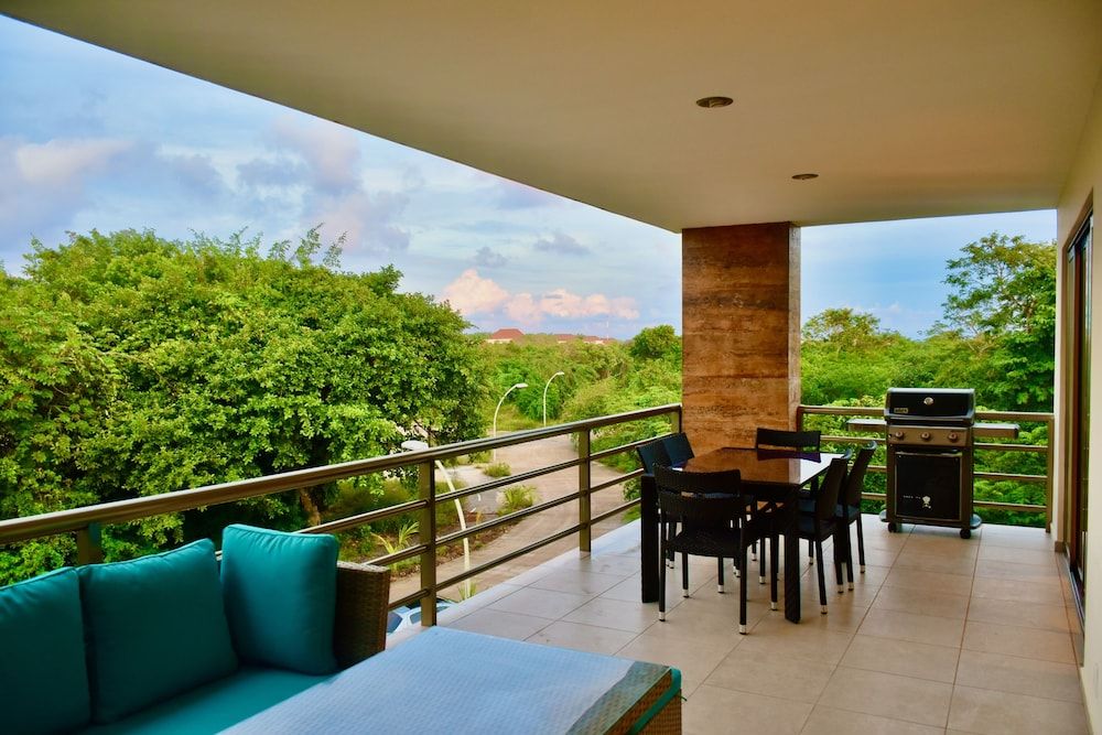 El Cielo by Casago Family Apartment 24