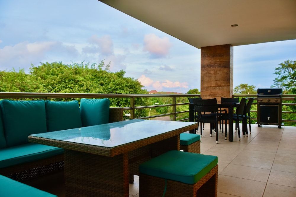 El Cielo by Casago Family Apartment 32