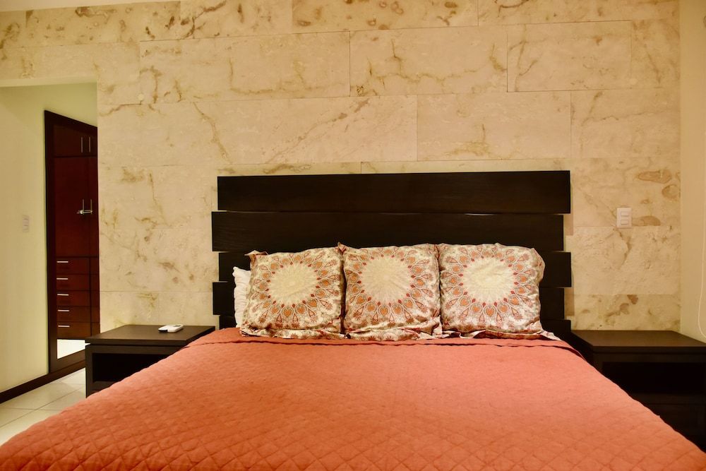 El Cielo by Casago Family Apartment 5