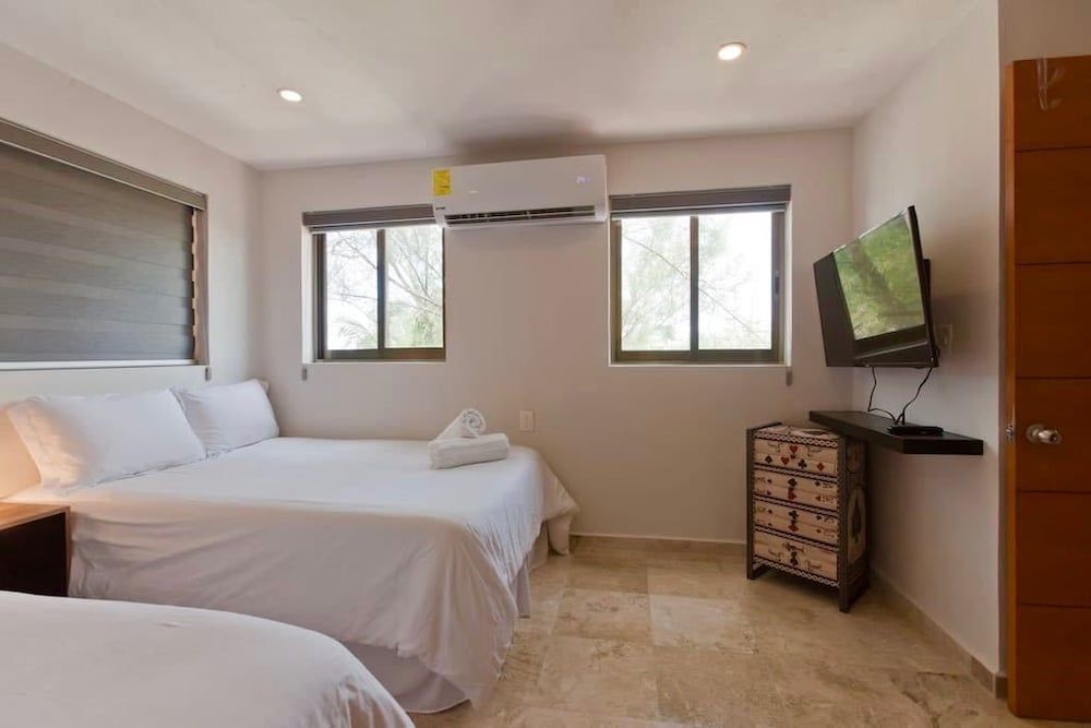 undefined Ocean Plaza 13 by Praia 9