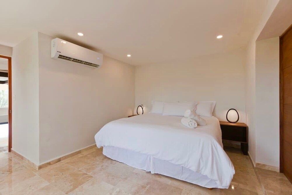 undefined Ocean Plaza 13 by Praia 6