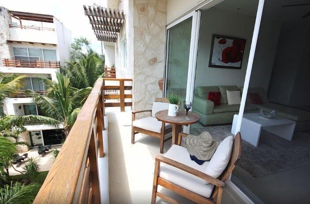 Sabbia  Dowtown Condos by Mikitito Rentals Family 2Br Apartment D405 2