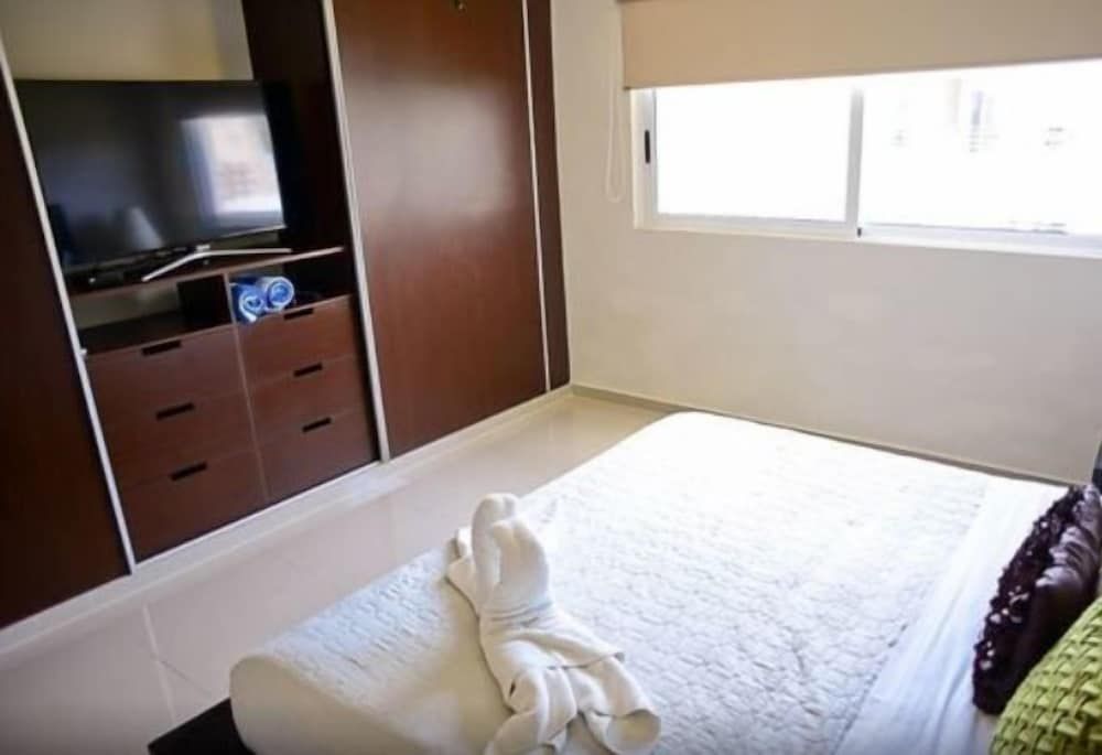 Sabbia  Dowtown Condos by Mikitito Rentals Family 2Br Apartment D405 5