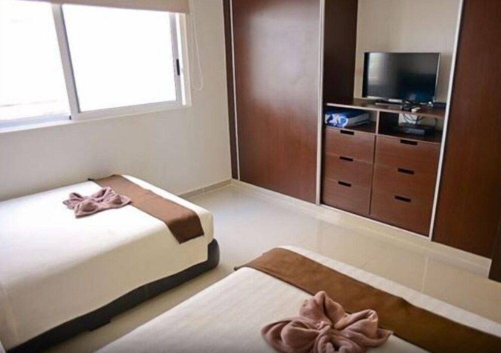 Sabbia  Dowtown Condos by Mikitito Rentals Family 2Br Apartment D405 9