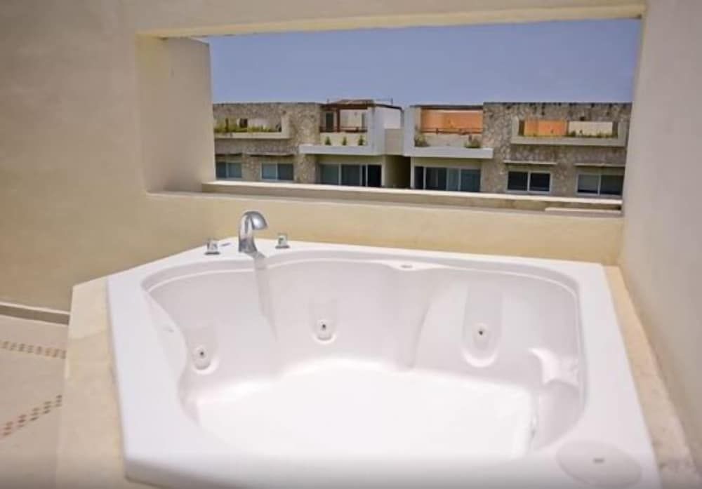 Sabbia  Dowtown Condos by Mikitito Rentals Family 2Br Apartment D405 12