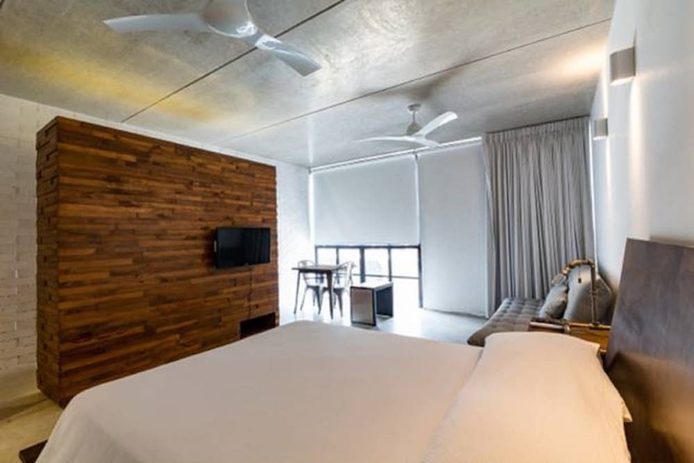 Nuove Design Lofts by The Spot Deluxe Suite, 1 Queen Bed, Non Smoking 2