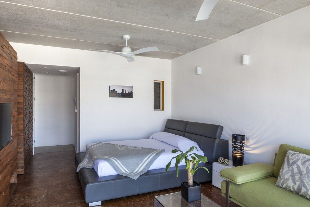 Nuove Design Lofts by The Spot Deluxe Suite, 1 Queen Bed 3