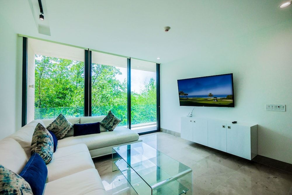 Oceana Residences Deluxe Condo, Non Smoking 25