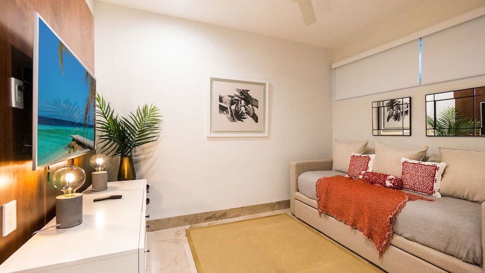 Oceana Residences Deluxe Condo, Non Smoking 12