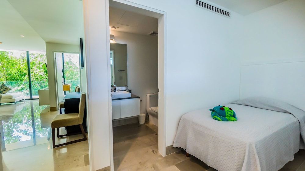 Oceana Residences Deluxe Condo, Non Smoking 21