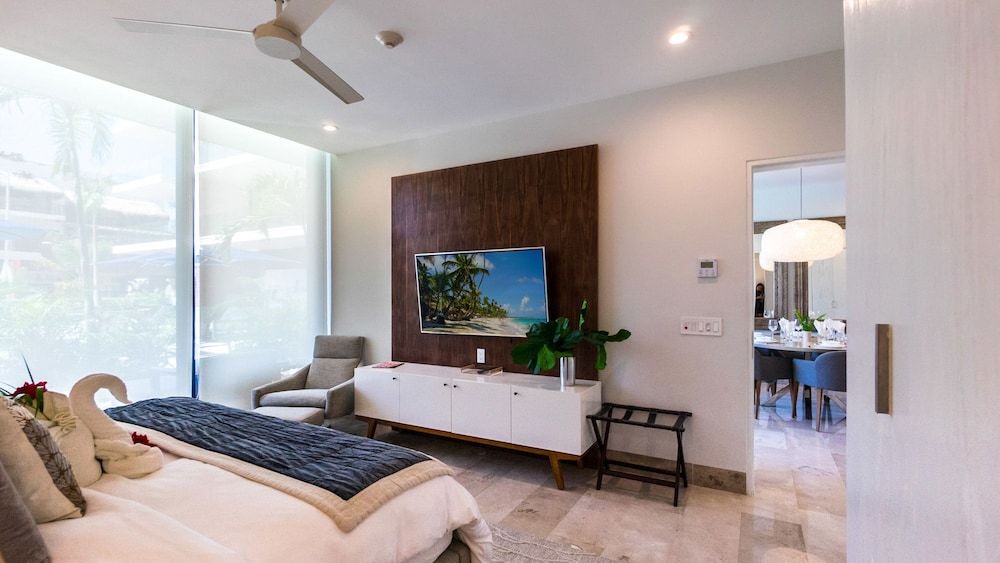 Oceana Residences Deluxe Condo, Non Smoking 23