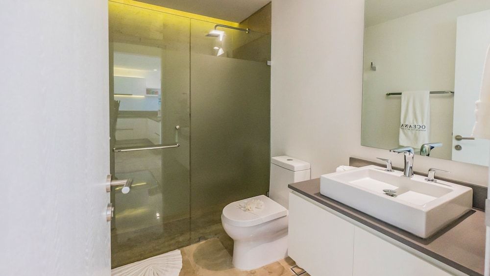 Oceana Residences Deluxe Condo, Non Smoking 16