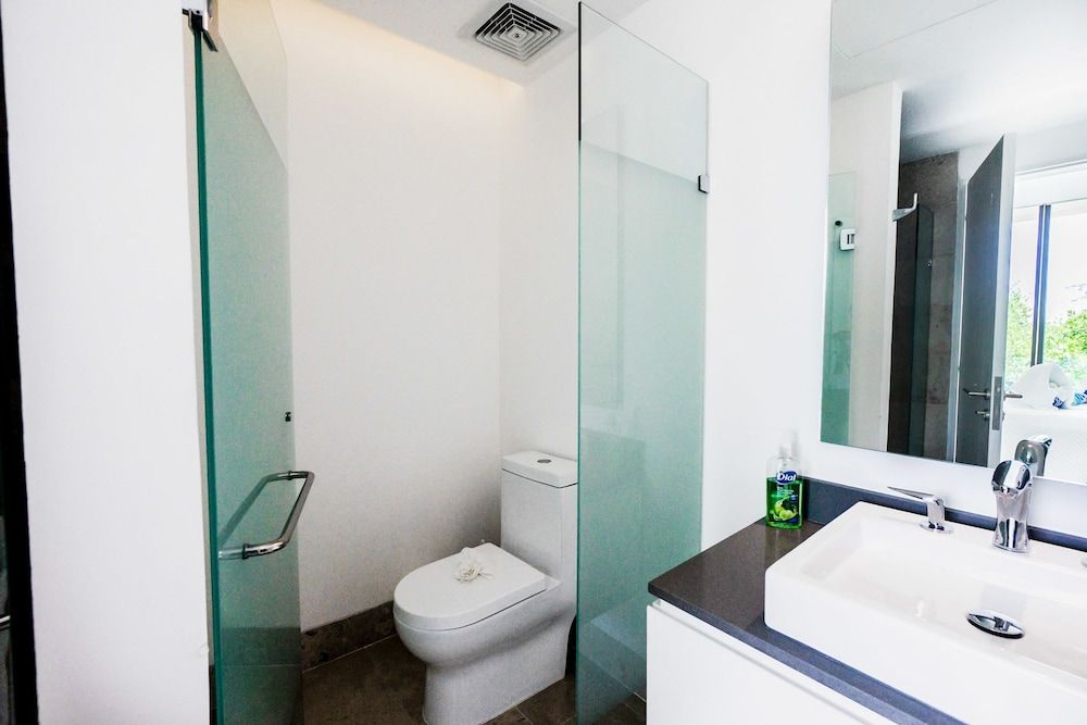 Oceana Residences Deluxe Condo, Non Smoking 15