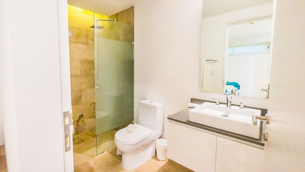 Oceana Residences Deluxe Condo, Non Smoking 17