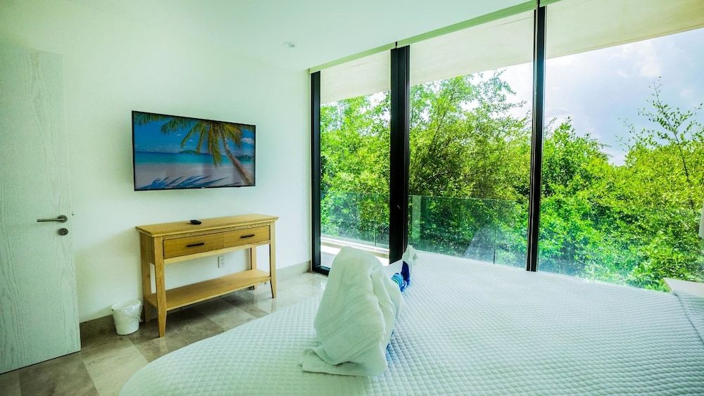 Oceana Residences Deluxe Condo, Non Smoking 22