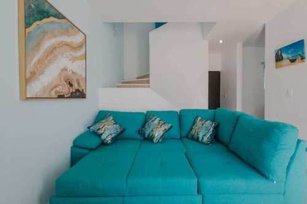 Dream House with Hot Tub Family House, 2 Bedrooms, Non Smoking, Hot Tub 14