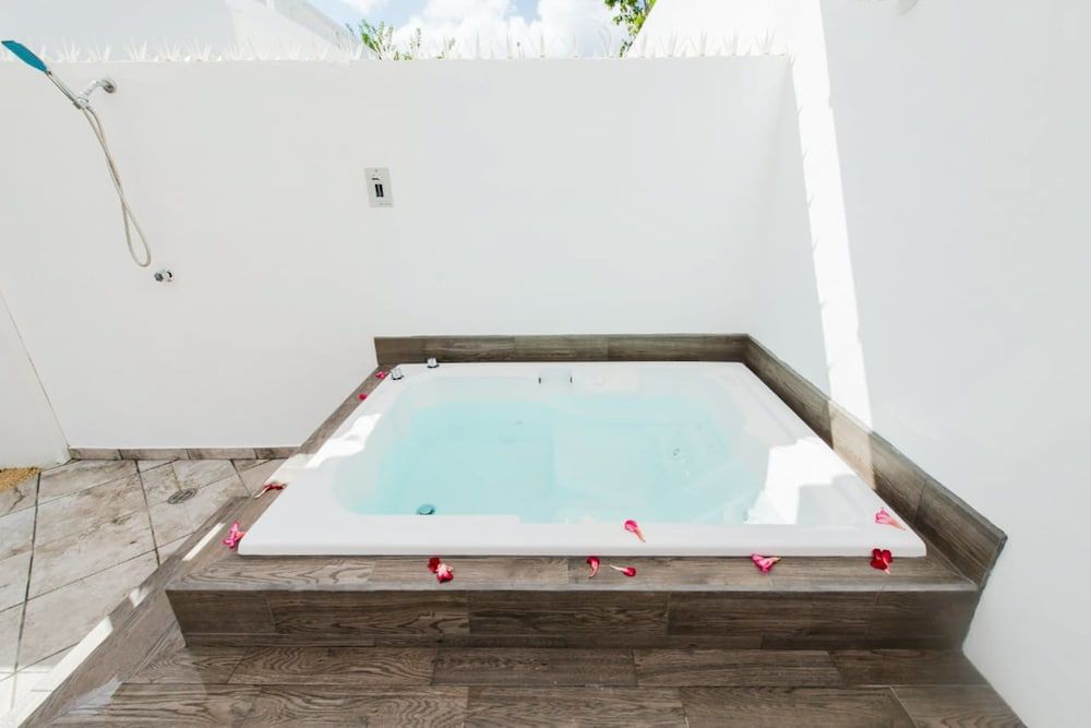 Dream House with Hot Tub Family House, 2 Bedrooms, Non Smoking, Hot Tub 20